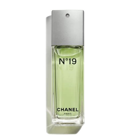 N°19 Eau De Parfum Spray (EDP) .